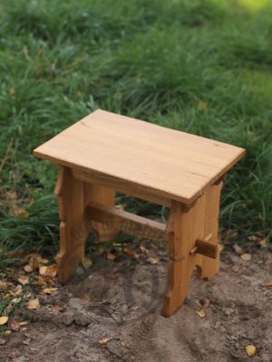 stołek drewniany