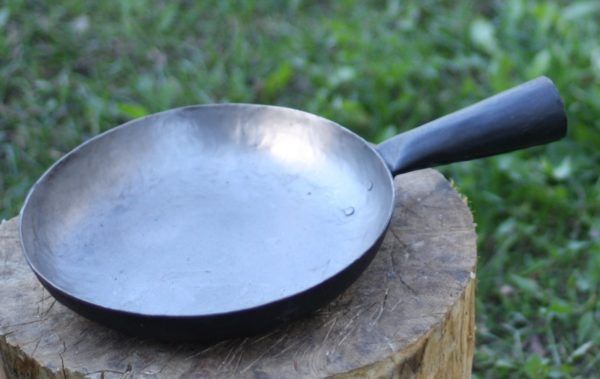 Hand-forged small frying pan