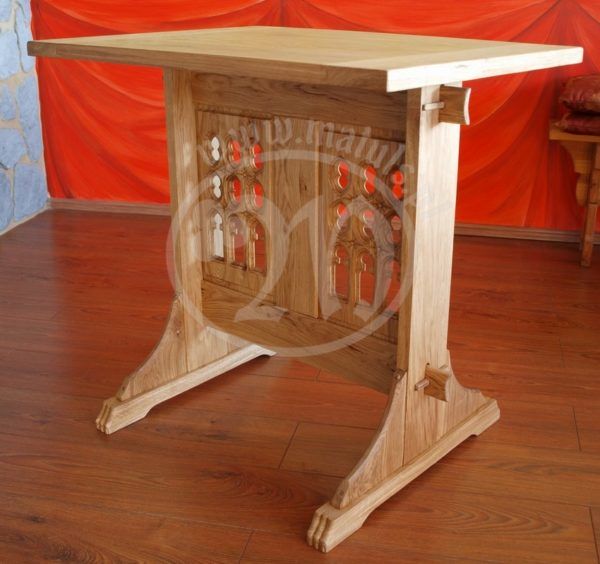 mały stół średniowieczny