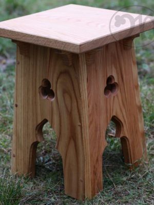 stołek gotycki drewniany