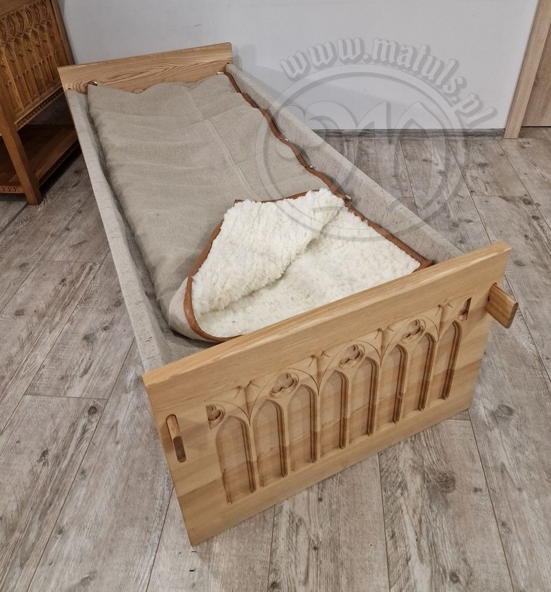 średniowieczne łóżko